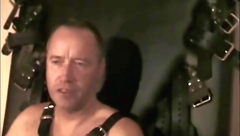 Mas buttpluguch professionale cheyenne dick for her big ass