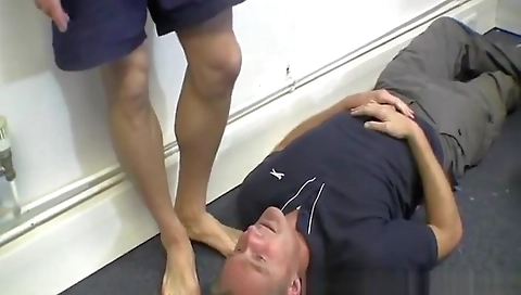 Sexy girl gets her pussy eaten in the car