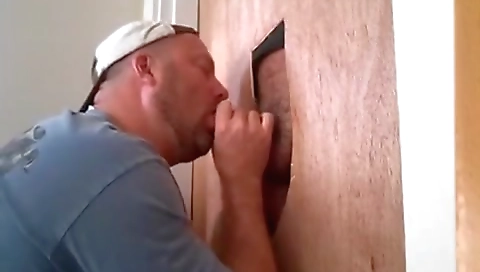 Big booty babe gets fucked in her pussy