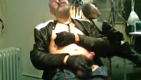 Hawt girls and dildo in whippedass video