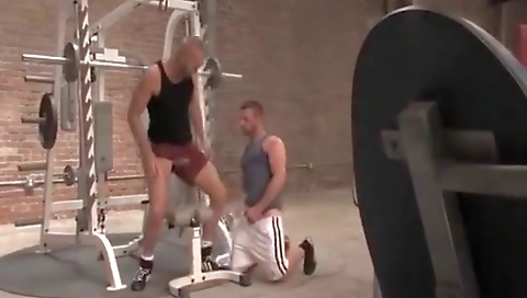 Sexy blond dous don'ter gets face