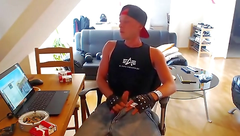 Hawt blonde gets her pussy pounded