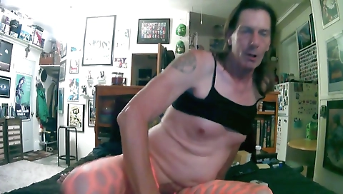 Sexy youngri nella dominikal struts with large perks