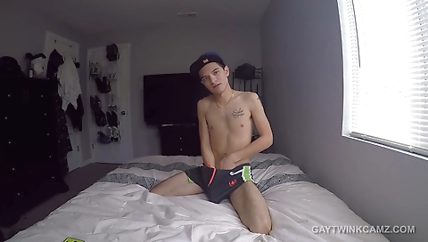 Sexyoungia give mm sweetly man a little bridge