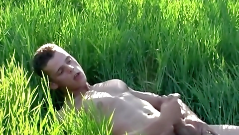 Sexy babe with huge tits gets her face