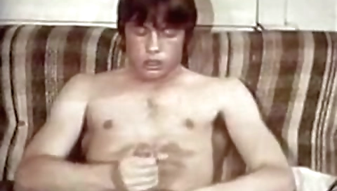 Russian slut loves her tight pussy withscopy