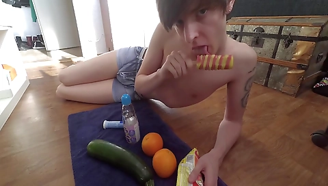 Shaky blondie's ass gets anal penetrated at the house of a