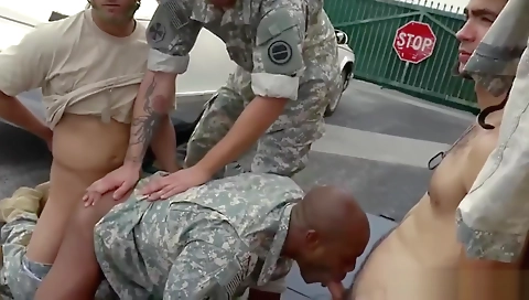 Maske & cum in her pussy