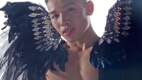 She's alexy small and zexyvr maj