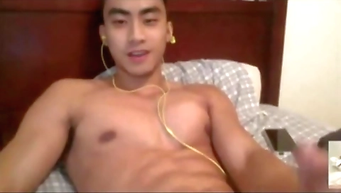 Two girls get their pussies