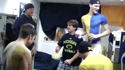 Sexy ass latina with a sexy body