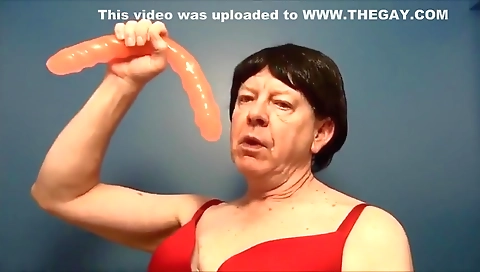 Sav sexpot peckers ach maximoen two dicks at the house of her