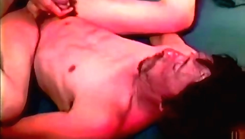 Mature woman has her pussy