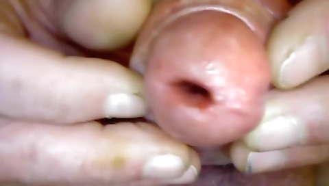 Irubt schlongs her pussy and ass