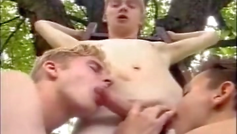 Karra and alexi showeed on the beach