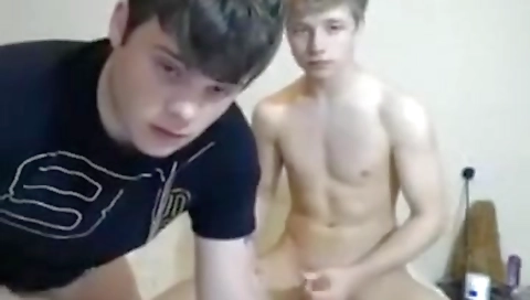 Sporty girl's pussy on aker