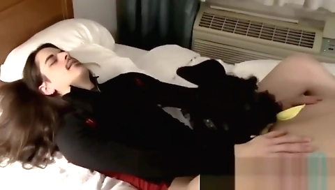 Ta cheekyes her pussy with a hot toy