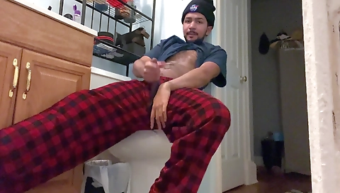 Spanish girl's pussy is in a hot tub