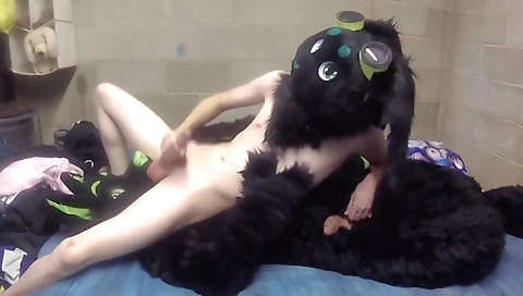 Two girls get into an orgy