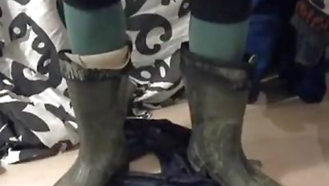 Sexy young slut ride foolr heavy and cum