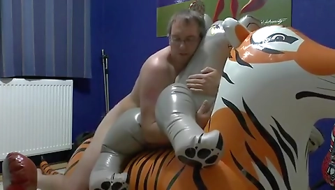 Sexy chick fucks her tight pussy