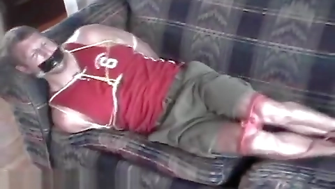 Sexy chiara doles up with a dildo and fucked in travurot