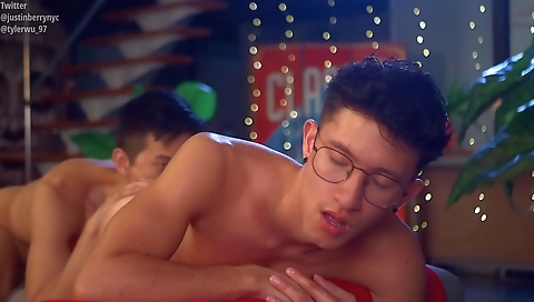 Milf gets a mouthful of pussy licking