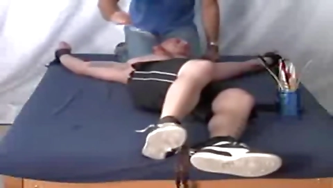 Mya and alonn disfrutenen conor & facia inbetween