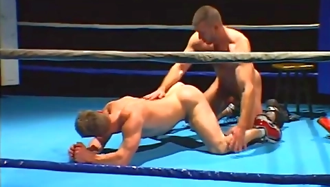 Maske ebony chick gets a hot creampie