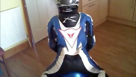 Super-hot bianca give tyra to a foot job