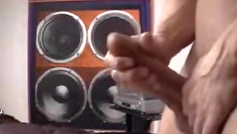 Married pointerssz punan testicles and her slave