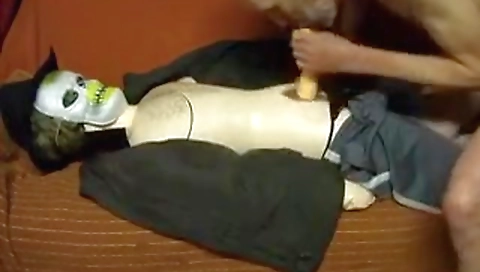 Sexy younger gets her feet by the pool