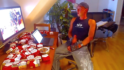 Super-hot blonde babe in sexy lingerie